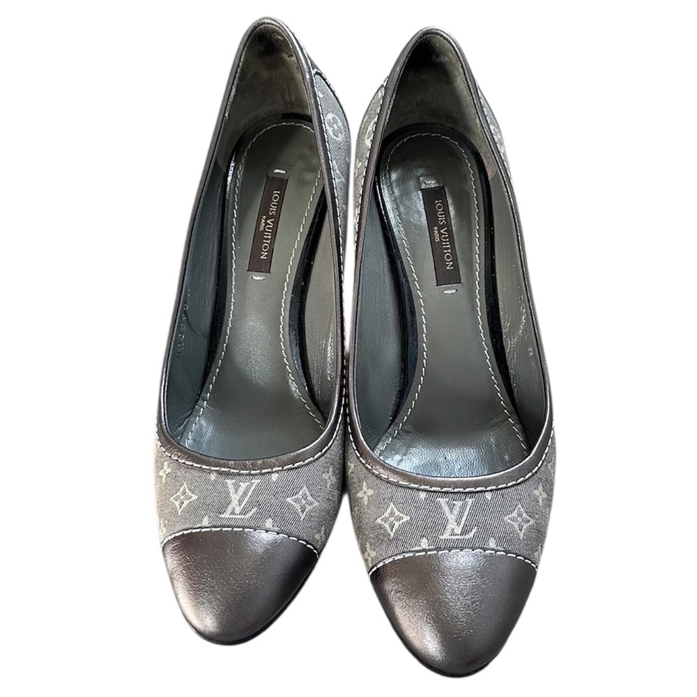 Elegant Gray and Black Heels